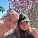 Maïka Desnoyers Instagram - Universal, ça été un plaisir de te revoir pendant 2 jours!! Constat de nos 2 jours à @universalorlando d - Anna est une machine de guerre qui fait TOUS les manèges - Livia est patiente ça aucun sens - Hayden et Eliott aiment mieux faire le party quand y a de la musique que de faire des manèges.. hein @hayden_latendresse 🤣 Je me couche carrément épuisée, mais aussi carrément heureuse.
