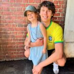 Maïka Desnoyers Instagram - Universal, ça été un plaisir de te revoir pendant 2 jours!! Constat de nos 2 jours à @universalorlando d - Anna est une machine de guerre qui fait TOUS les manèges - Livia est patiente ça aucun sens - Hayden et Eliott aiment mieux faire le party quand y a de la musique que de faire des manèges.. hein @hayden_latendresse 🤣 Je me couche carrément épuisée, mais aussi carrément heureuse.