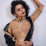 Maalavika Sundar Instagram – Gorgeous @sundarmaalavika 

Draping done by @style_with_anbu 

Outfit @maliboo_bridalwear 

Makeup @subsartistry 

Styling @hannah.glory