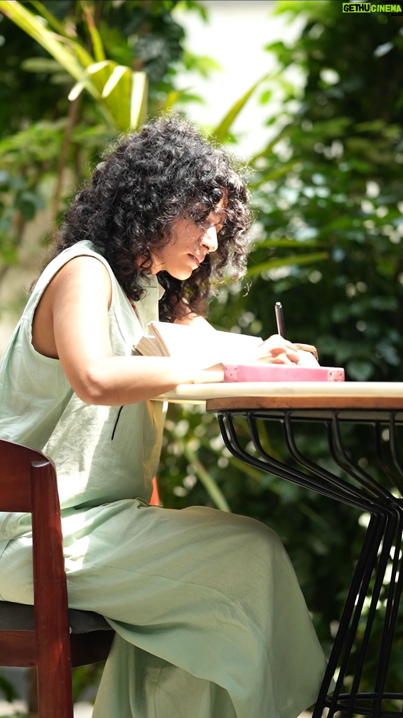Maalavika Sundar Instagram - Been living and breathing music since I could walk, but there are times when a little spark could help me push myself. Here I’m stuck on a word for a new song, feels like it’s playing hide and seek with me! Where can I find inspiration? Come with me. #musiclife #findingtheword Video by @tellable.creative Much love to my dearest @sabarivas who helped me pull this ♥️