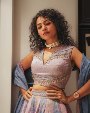 Maalavika Sundar Instagram - Heyyyyyyy !!!!

Loved collaborating with @bandananarulaofficial ♥️ you guys have a fantastic collection … lots of love 🧡 

@manish_ravie killer pictures da … Vera maari ♥️♥️

Thank you @beingroofa for putting this together for me… you are amazing ♥️

#onlylove
