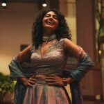 Maalavika Sundar Instagram – Heyyyyyyy !!!!

Loved collaborating with @bandananarulaofficial ♥️ you guys have a fantastic collection … lots of love 🧡 

@manish_ravie killer pictures da … Vera maari ♥️♥️

Thank you @beingroofa for putting this together for me… you are amazing ♥️

#onlylove