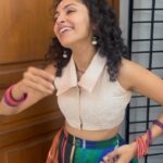 Maalavika Sundar Instagram – Erakkifying country’s lover boy @iamsrk ‘s and the ever gorgeous Rani Mukherjee’s “Mitwa” in our Love Series. This composition has been composed my fav @shankarehsaanloy ♥️ and I had so much fun doing this for you. How have you been celebrating the valentine month ??? 

Drop in your fav numbers and I shall dedicate them to your loved ones ♥️♥️♥️

#maalavikasundar #shahrukhkhan #kingkhan #love #romance #valentines