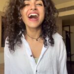 Maalavika Sundar Instagram – Helloooooo my beautiful beautiful Fam… it’s the month of love and let’s celebrate it with some amazing songs… starting the “Love Series” with @arrahman sir’s Adiyeeeee… I am a fan of this composition and I have tried my bit on this. Love to the amazing @sidsriram and @roe_vincent ♥️♥️

I hope you all love this and send in ur fav ones… let’s try and make this month super duper lovey dovey 😬😬☺️☺️♥️♥️♥️ 

#maalavikasundar #love #romance #valentines #onlylove