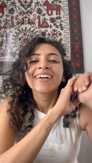 Maalavika Sundar Instagram - Oliyile therivadhu thevadhaiya ♥️

A very humble tribute to Bhavatharini mam 🙏🏾 I remember having a very brief conversation outside a recording studio way back and all she had to offer was only love and kindness 🙏🏾♥️ 
May her athma attain the lotus feet of god. Om Shanthi 🙏🏾

#gonetoosoon #ripbhavatharini