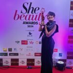 Maalavika Sundar Instagram - Feeling honoured to have received She Awards “Music Icon of the year” 2024 !! Thank you @daisymorgan.official @she_awards @9skinofficial for recognising me and many other beautiful women ♥️ I would like to dedicate this award to my teachers, friends, family and all of you for nurturing me, loving and supporting me, standing by me what so ever and always pushing me to do better. This wouldn’t be possible if not for you guys♥️♥️ I promise to work harder and always keep entertaining you. And definitely “Miles to go before I sleep”….. “Ellaa pugazhum iraivanukke” nu soldra maadhri , this one goes to the universe. Thank you for everything. Forever grateful 🙏🏾🙏🏾♥️ #maalavikasundar #sheawards #grateful #thankyou