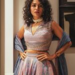 Maalavika Sundar Instagram – Heyyyyyyy !!!!

Loved collaborating with @bandananarulaofficial ♥️ you guys have a fantastic collection … lots of love 🧡 

@manish_ravie killer pictures da … Vera maari ♥️♥️

Thank you @beingroofa for putting this together for me… you are amazing ♥️

#onlylove