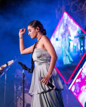 Maalavika Sundar Instagram - Blast from the past 💥💥💃🏽🧚🏼‍♀️

A truly fun filled gig for Standard Chartered makkalssssss. You guys were terrific. I love you all veryyyyyy much ♥️♥️♥️

Clicks by my incredibly talented brother @akilesh.chelvan ♥️
Styling : @harshitha_pragathi 
Muah : @jaymakeup_artistrychennai 
Outfit : @wearhash 

#maalavikasundar #livemusic #live #gig #onlylove