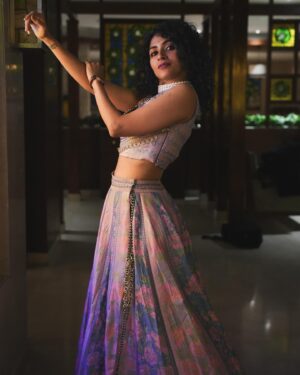 Maalavika Sundar Instagram - Heyyyyyyy !!!!

Loved collaborating with @bandananarulaofficial ♥️ you guys have a fantastic collection … lots of love 🧡 

@manish_ravie killer pictures da … Vera maari ♥️♥️

Thank you @beingroofa for putting this together for me… you are amazing ♥️

#onlylove