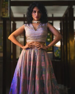 Maalavika Sundar Instagram - Heyyyyyyy !!!!

Loved collaborating with @bandananarulaofficial ♥️ you guys have a fantastic collection … lots of love 🧡 

@manish_ravie killer pictures da … Vera maari ♥️♥️

Thank you @beingroofa for putting this together for me… you are amazing ♥️

#onlylove