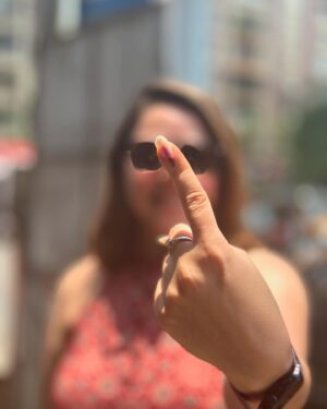 Maanvi Gagroo Instagram - Voted for humanity, for scientific temper. Voted for education, for jobs. Voted for women safety, for accountability. 
It’s cool to vote, it’s cool to care, it’s cool to be responsible.
Go vote!! #votemumbai 
Jai Hind, jai democracy! 🇮🇳🇮🇳

Huge shoutout to @mumbaipolice , polling booth staff & all the volunteers sticking it out in the heat to make the entire process smooth & wrinkle free for us. Respect 🫡

#election2024 #everyvotecounts #itsaprivilege