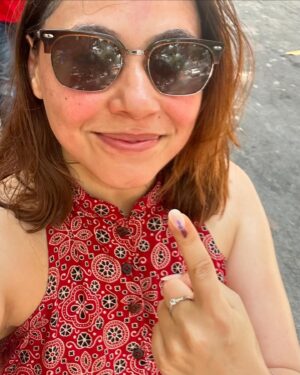 Maanvi Gagroo Instagram - Voted for humanity, for scientific temper. Voted for education, for jobs. Voted for women safety, for accountability. 
It’s cool to vote, it’s cool to care, it’s cool to be responsible.
Go vote!! #votemumbai 
Jai Hind, jai democracy! 🇮🇳🇮🇳

Huge shoutout to @mumbaipolice , polling booth staff & all the volunteers sticking it out in the heat to make the entire process smooth & wrinkle free for us. Respect 🫡

#election2024 #everyvotecounts #itsaprivilege