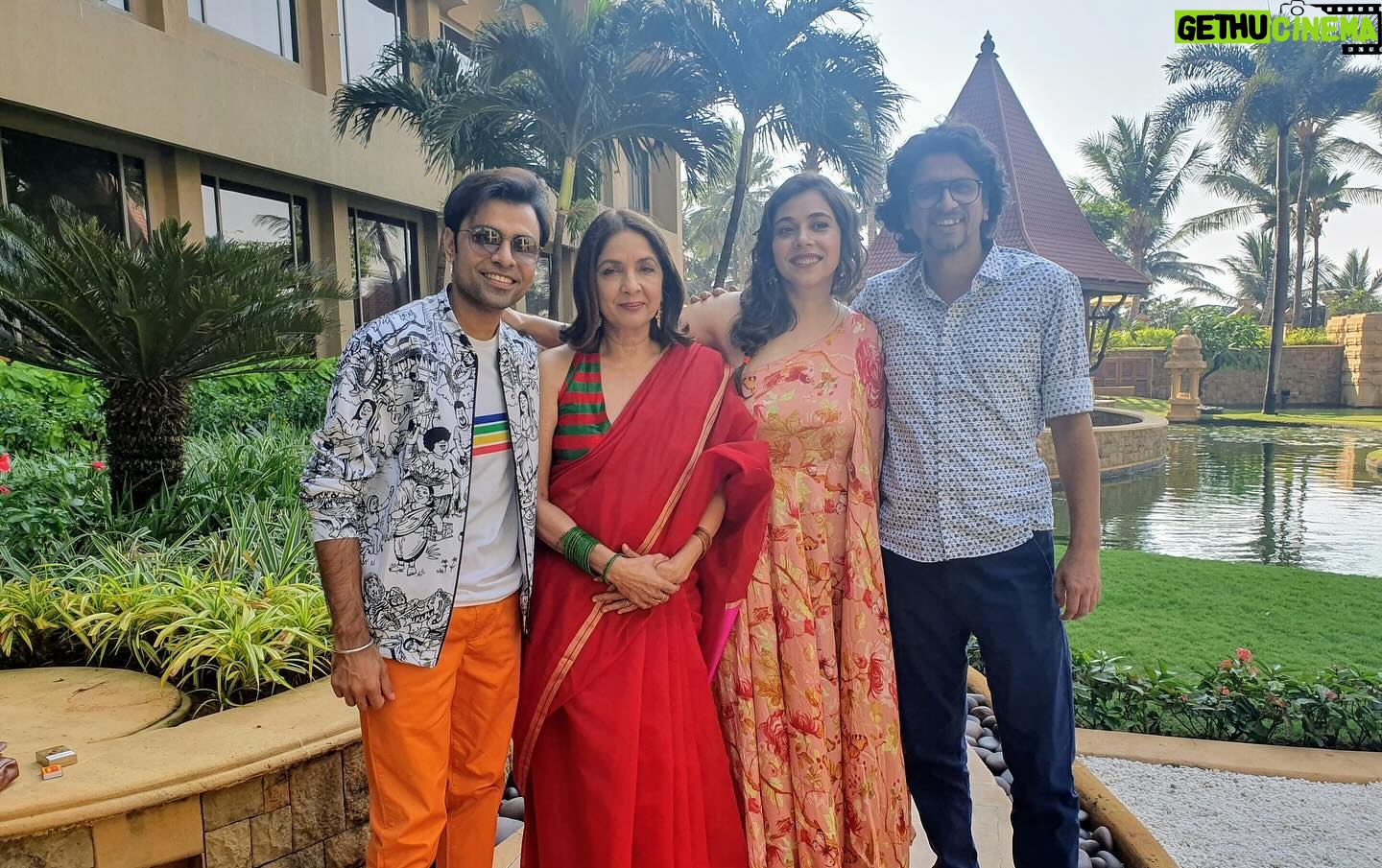 Maanvi Gagroo Instagram - #4yrsOfShubhMangalZyadaSavdhaan #SMZS I will never stop thinking this is an iconic film! And I will never stop thanking my stars for making me a part of it. Thank you @hiteshkewalya @aanandlrai @castingbay for giving me #Goggle and with that, this family beyond family. I love you guys @neena_gupta @gajrajrao @manurishichadha @sunita_rajwar @pankhuri313 #neeraj @jitendrak1 & @ayushmannk The Tripathi family… still going strong. 🤞🏽🧿 #photodump Artwork @ooee.ma
