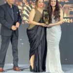 Maanvi Gagroo Instagram - #AboutLastNight Thank you @brandsimpact for the most versatile actor on OTT (female) award. And thank you for a wonderful evening celebrating brands, people & their positive impact. Always lovely meeting @diamirzaofficial , this time with an award! 🤗 #nationalfameawards2024