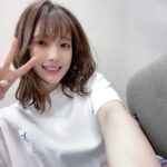 Maaya Uchida Instagram - ほーんと、 こんなしあわせな時間あるんだなぁ！ って思いながら、ぼーっとしてるようで、アドレナリンでまくってて、頭が冴えすぎているのでビールを飲んでいますよ！！ ライブは、ここまでのコロナ禍のあいだずっと。 やっぱり我慢の連続だったと思うんですよ。 楽しいけどみんなも、我慢してたでしょ？ わたしもそうでさ、 どこかリミッターを解除できずにいたと思う。 それは、 なにかあったら困るから、とか 誰かに迷惑かけちゃいけないとか、 考えて、すごく大事なことだったけど、 今回、 こんな振り付けがあるんです！ って前から告知をしたり、これやってほしいなって、来てくれたみんなにお願いして、 これまでの我慢を少し、解除したうえで、 みんなと一緒になって楽しむことが 『できた』んだよね！ ライブで楽しいって思うの、 悪いことなんかじゃないんだよね。 みんなにこれからもいっぱいお願いしたい！ わたしの声を聞いてほしい！ 声をたくさん聞かせてほしい！ いつもあんまり言わないけど今日はいう！！ うう！ わたしの曲の中にちりばめられてる、 たくさんの言葉たちが音楽に乗って届いてるなぁって思った時、心が弾けそうになりました。 ぎゅっとなりました、、 しあわせがどんどん溢れてくるようで、今日のこの気持ちをどうやって沈めたらいいかわかんなくて、書き殴っているけど、 落ち着いたら、みんなとたくさん話をしようね。 そして、声を聞かせてください。 内田真礼は、 応援してくれるあなたがいてくれて、 頑張ることができています！ いつも、ありがとう。 素敵なツアーを作ってくれた仲間たち、 支えてくれたすべての人に感謝しています。 また会場で、会いましょう！！ 今度は、FCイベントだーー！！！！🍒