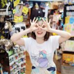 Maaya Uchida Instagram - 内田真礼×ヴィレッジヴァンガードコラボ、 『CHANCE MAKER』 この服を着ているとき、チャンスをつかむことができますように！ そんな思いを込めて作りました。 Tシャツや、パーカー、 缶バッチなどなど🌸 色々とあります♡ よろしくお願いします！♪