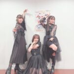 Maaya Uchida Instagram - 京アニフェス！ ぜーんぶ、楽しかったぁ！ 中二病でも恋がしたい!って、実はブラックレーゾンデートルではライブをあまり経験してなくて、今回も集まって踊ってうたうって、とっても久しぶりだったんです。 だ！け！ど！ 我ら、幾星霜の時をこえ、 再び邂逅！！､､､したのである。 本番ZAQちゃんのうたをきいて、感動して、、😢ステージにでて、思いを込めて二曲をうたってきました。 いろいろがつながって、奇跡みたいでした。 あずみんも、次はいっしょにでたいねぇぇ！ きっと、このメンバーはずっと大好きでズットモなんだなぁと改めて思ったのでした。 そして、このフェスを開催されたこと。 満員のお客様の前で、それぞれのアニメを背負ってステージに立てたこと。 多くの愛を感じながらのステージでした。 本当に、感謝でいっぱいです！ それと。 またわたしには、ひとつ夢ができました！ 中二病でも恋がしたい！のイベントをやりたい！！ まだうたってない曲もたくさんあるし、思い出もたくさんたくさ〜〜んあるしね、なにより、来年10周年をむかえるんですって。 それをなにかしらのかたちで、みんなでお祝いできたらいいな。 そんなふうに思いました。 また、会える日を、 楽しみにしています！！ なんか、珍しくばーっと書いちゃいましたが、そのくらいおもいがとめどなく溢れてるってことで、、変な文章でもゆるしてね。 たくさんの愛を眼帯にこめて。 小鳥遊六花役　内田真礼
