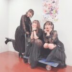 Maaya Uchida Instagram - 京アニフェス！ ぜーんぶ、楽しかったぁ！ 中二病でも恋がしたい!って、実はブラックレーゾンデートルではライブをあまり経験してなくて、今回も集まって踊ってうたうって、とっても久しぶりだったんです。 だ！け！ど！ 我ら、幾星霜の時をこえ、 再び邂逅！！､､､したのである。 本番ZAQちゃんのうたをきいて、感動して、、😢ステージにでて、思いを込めて二曲をうたってきました。 いろいろがつながって、奇跡みたいでした。 あずみんも、次はいっしょにでたいねぇぇ！ きっと、このメンバーはずっと大好きでズットモなんだなぁと改めて思ったのでした。 そして、このフェスを開催されたこと。 満員のお客様の前で、それぞれのアニメを背負ってステージに立てたこと。 多くの愛を感じながらのステージでした。 本当に、感謝でいっぱいです！ それと。 またわたしには、ひとつ夢ができました！ 中二病でも恋がしたい！のイベントをやりたい！！ まだうたってない曲もたくさんあるし、思い出もたくさんたくさ〜〜んあるしね、なにより、来年10周年をむかえるんですって。 それをなにかしらのかたちで、みんなでお祝いできたらいいな。 そんなふうに思いました。 また、会える日を、 楽しみにしています！！ なんか、珍しくばーっと書いちゃいましたが、そのくらいおもいがとめどなく溢れてるってことで、、変な文章でもゆるしてね。 たくさんの愛を眼帯にこめて。 小鳥遊六花役　内田真礼