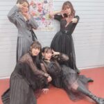 Maaya Uchida Instagram - 京アニフェス！ ぜーんぶ、楽しかったぁ！ 中二病でも恋がしたい!って、実はブラックレーゾンデートルではライブをあまり経験してなくて、今回も集まって踊ってうたうって、とっても久しぶりだったんです。 だ！け！ど！ 我ら、幾星霜の時をこえ、 再び邂逅！！､､､したのである。 本番ZAQちゃんのうたをきいて、感動して、、😢ステージにでて、思いを込めて二曲をうたってきました。 いろいろがつながって、奇跡みたいでした。 あずみんも、次はいっしょにでたいねぇぇ！ きっと、このメンバーはずっと大好きでズットモなんだなぁと改めて思ったのでした。 そして、このフェスを開催されたこと。 満員のお客様の前で、それぞれのアニメを背負ってステージに立てたこと。 多くの愛を感じながらのステージでした。 本当に、感謝でいっぱいです！ それと。 またわたしには、ひとつ夢ができました！ 中二病でも恋がしたい！のイベントをやりたい！！ まだうたってない曲もたくさんあるし、思い出もたくさんたくさ〜〜んあるしね、なにより、来年10周年をむかえるんですって。 それをなにかしらのかたちで、みんなでお祝いできたらいいな。 そんなふうに思いました。 また、会える日を、 楽しみにしています！！ なんか、珍しくばーっと書いちゃいましたが、そのくらいおもいがとめどなく溢れてるってことで、、変な文章でもゆるしてね。 たくさんの愛を眼帯にこめて。 小鳥遊六花役　内田真礼