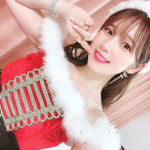 Maaya Uchida Instagram - 今日はクリスマスイベント！！
ありがとうございましたー！！

聖なる夜に！
楽しいクリスマスパーティーでしたね！！！外にはだせませんが、最高のクリスマスプレゼントをたくさん頂きました😂笑

持って帰ってじっくり、コメントを聞いたり見たりします♪

新曲を披露もしました。
ラウドヘイラー、ダストテイル、チェイサーゲーム！
初披露でしたが、めちゃ盛り上がりましたね、、、🌟
早く生バンドで披露したい！！
その日をお待ちくださいっ！

たくさんの感謝をみなさまにー🧡
ありがとうございました！！！