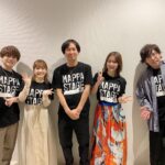 Maaya Uchida Instagram - 今日はMAPPASTAGE2023!!!! ありがとうございました！ 『とんでもスキルで異世界放浪メシ』ステージに出演してきましたよー！ いやはや、みんなでお揃いのTシャツを着るっていいよね。 チーム感ある！！ 裏でファイちゃんと会えたのでちょこっとおはなししたりして、チェンソーマンチームの鼓動を感じれたのが嬉しかったりしました🌷 とんスキは、なんとオープニングもエンディングも曲が聴けるっていうありがたやー✨✨なステージだったので、裏でノリノリでした♬ ムコーダキッチンの、シチュー本当に美味しかった、、、、、 ムコーダキッチン家でもやってもらいたいものです🏡 そのあと、シチューをもう一杯食べたいきもちを抑えつつ.. Zepp Hanedaで開催された 結束バンド-恒星-を見てきました。 おねーちゃんとしては現地でどうしても見たい気持ちで参加させていただいたのですが あっという間の2時間で、ほんとみんなのパワーーーーーがすごくて、感動したーー😭 最高の夜です。 劇場版総集編も決まりましたしたね！ 映画館で見るの楽しみだぁ。 とても良い日だったのでお腹がすいています。 まだ..シチューあるかなぁ。笑