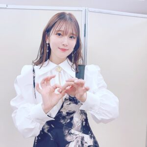 Maaya Uchida Instagram - 本日はジャンフェスにお邪魔しましたよ！
魔都精兵のスレイブステージに登壇してきました🌸

久しぶりの有観客のジャンフェスは、お客さまの熱気がすごくて、楽しかったなぁ☺️

わたくし、出雲天花を演じることがすでに発表されていましたが！
今回新しく、エンディングの曲を歌うことが発表されました！！！
なんと！サプライズです！🙌

みなさん、2023年の放送をお楽しみに！
天花さんに早く会いたい〜〜
PVも公開されたので見てみてね☺️🧡
天花もちょっとしゃべってます！