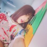 Maaya Uchida Instagram - はろー！ リバイバルライブ、してきました！ ライブの日まで、1週間くらい謎の体調不良もあったりしたんだけど、緊張からくるものだったみたいで今は元気です！ でも、次の日は体が筋肉痛でした。 みんなもそうかなー ライブがあっという間に終わってしまったので、 振り返ることもなく日常に戻ってきて、毎日過ごしていますが、まだ余韻が抜けません、、、！ わたしは、ライブの後自分の曲聴けなくなるんだよ。 いいライブだととくに、、 終わっちゃってさみしいからかなぁ。 今回は、リバイバルだったから 懐かしい気持ちと、 昔はもってなかったものが自分の中にたくさんあって、それを思い切り出せる場所だっていう、チャレンジャーな気持ちと、 両方がばーんとぶつかって、 心の中で弾けたライブでした。 ライブってさぁ〜〜 素直にさ〜〜 なれちゃうんだよ！！ 言わなくてもいいことも、いっちゃうんだよ。 もっともっとみんなの声聞きたい。 いっぱい時間が必要なのかも。 わたしはその日まで、がんばるぞって決めたので、いっしょに毎日歩いて行こうね。 それでも、辛い時はやすもうね。 いっぱい、楽しいをしよう！！！ 書いてて、うーっとなってきたけど、 とりあえず投稿してしまうよーーー いつもありがとう。 みんながいてくれてしあわせだよ。 今度はフライングしないクリスマスに、、☺️笑