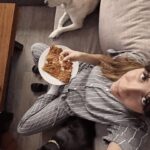 Macarena Miguel Instagram - Descripción gráfica de mi fin de semana 🐶🍕🐱📽️ ¿A ustedes cómo les fue?