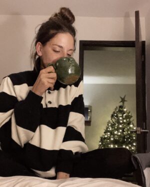 Macarena Miguel Instagram - Combo ganadorsísimo de café, frío y árbol 🌲