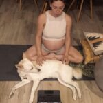 Macarena Miguel Instagram – Mis clases de yoga prenatal de @maternar.co Gracias por salvarme del dolor de espalda 🥹 
(Cuba quería salir en la foto si o si)