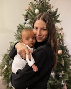 Macarena Miguel Instagram - Feliz Navidad de parte de los Chávez Miguel 🤍🌲✨