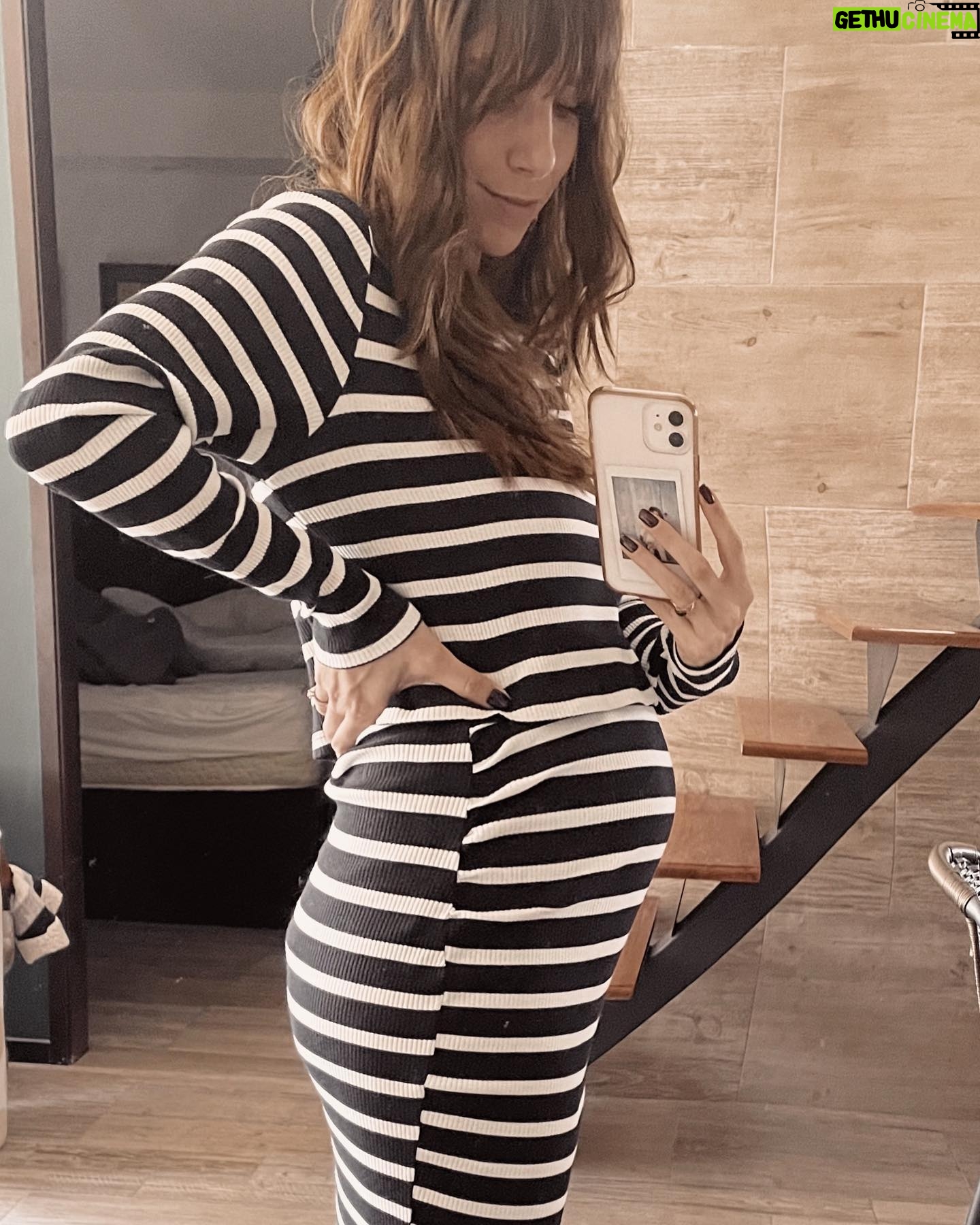 Macarena Miguel Instagram - ¡Feliz día a todas las mamás! Hoy ya me toca a mi también ✨