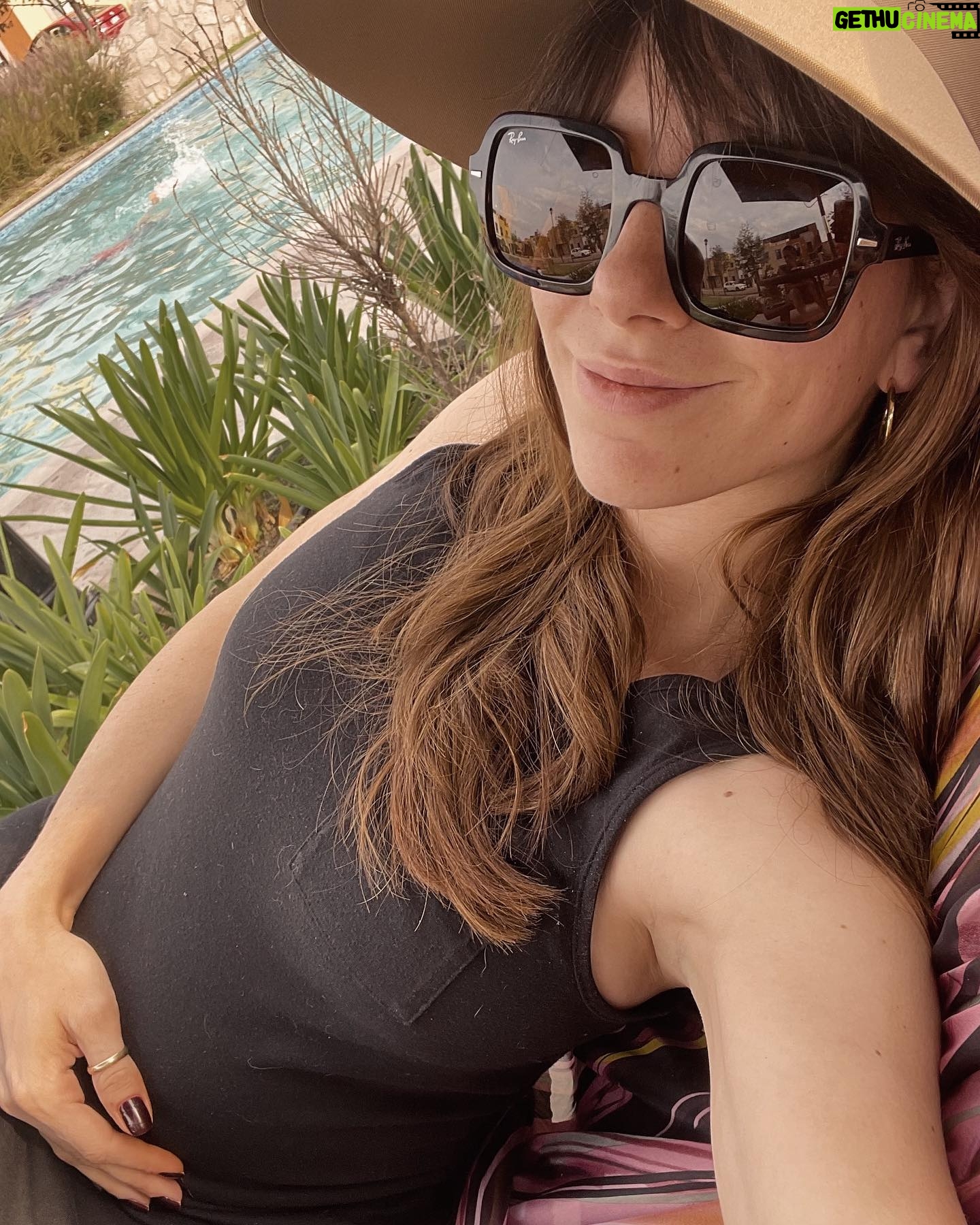 Macarena Miguel Instagram - En esta cuenta seguimos de vacaciones 🍃