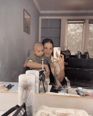Macarena Miguel Instagram - Visitas bonitas en el set 🥹