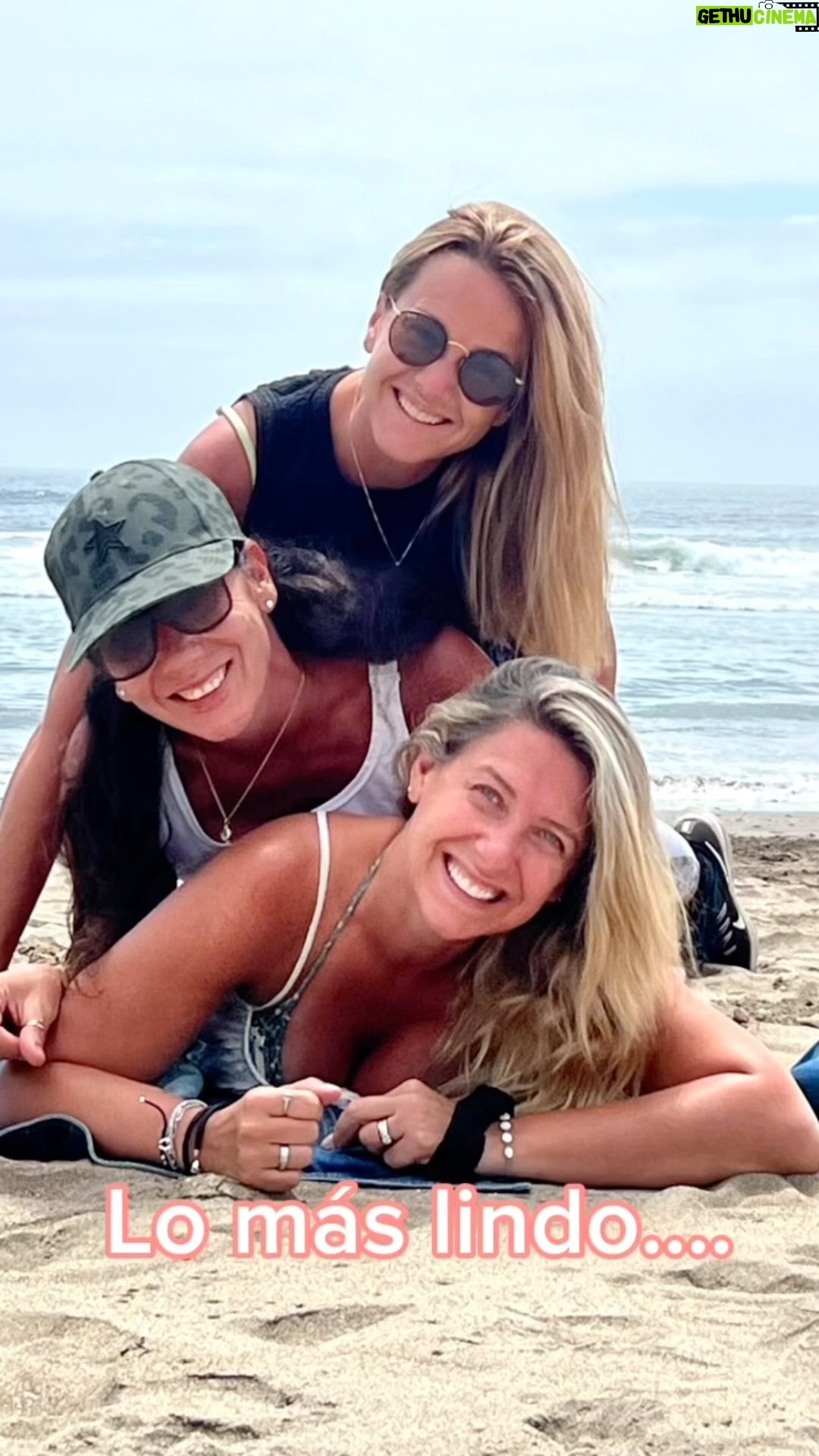 Macarena Tondreau Instagram - Así son nuestras fotos….así somos nosotras. Las quiero tanto, que la única manera de expresarlo hoy….es así…. Las amo! @alvarezmia @victoritavinagre #amigas #amistad #porsiempre #parasiempre