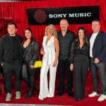 Macarena Tondreau Instagram - Bienvenida de @alejandrosanz a @sonymusiclatin Guapo, guapo, guapo @alfalonxo !!@bymaacaa @mariola_fernandez @danielhillerg @iamdondani #latingrammyweek 👗 @vestidosunique Mi sonrisa @oral_class ❤️❤️ Mi pelito @silviadebaires #sevilla