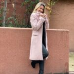 Macarena Tondreau Instagram - 🩷👛🩷 REGIA!!!! @macatondreauc con su Abrigo Holanda Rosado !!!! Nuevo Diseño, Maravilloso!!! Entallado, abrigador, elegante, exclusivo, hace una silueta increíble!!!! En 3 colores: - Escocés tonos pasteles - Palo Rosa Clarito - Gris Marengo. Telas importadas, lana y seda italianas, Confección Chilena. XS, S, M, L y XL. $160.000 🌷Stock limitado!!!!!🌷 Despacho a todo Chile!!!! Wsp al 56966670765 Tienda On Line. No te quedes sin el tuyo!!!! 💋🌸💋 . . . . . . . . . . #outfitoftheday #outfit #abrigos #otoño #otoñoinvierno #instachile #ropademujer #trending #trending #moda #mujer #look #totallook #asesordeimagen #imagen #mujer #ootd #moda #ropa #tendencia #outfit #outfitoftheday #mujer #modaotoño #modaxl #otoño #modamujer #abrigos #otoñoinvierno #fashion #diseñoindependiente #fashionchile #tallasxl #abrigosmujer #modafeminina #streetstyle #modamujer2024 #instachile #oodt