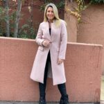 Macarena Tondreau Instagram - 🩷👛🩷 REGIA!!!! @macatondreauc con su Abrigo Holanda Rosado !!!! Nuevo Diseño, Maravilloso!!! Entallado, abrigador, elegante, exclusivo, hace una silueta increíble!!!! En 3 colores: - Escocés tonos pasteles - Palo Rosa Clarito - Gris Marengo. Telas importadas, lana y seda italianas, Confección Chilena. XS, S, M, L y XL. $160.000 🌷Stock limitado!!!!!🌷 Despacho a todo Chile!!!! Wsp al 56966670765 Tienda On Line. No te quedes sin el tuyo!!!! 💋🌸💋 . . . . . . . . . . #outfitoftheday #outfit #abrigos #otoño #otoñoinvierno #instachile #ropademujer #trending #trending #moda #mujer #look #totallook #asesordeimagen #imagen #mujer #ootd #moda #ropa #tendencia #outfit #outfitoftheday #mujer #modaotoño #modaxl #otoño #modamujer #abrigos #otoñoinvierno #fashion #diseñoindependiente #fashionchile #tallasxl #abrigosmujer #modafeminina #streetstyle #modamujer2024 #instachile #oodt
