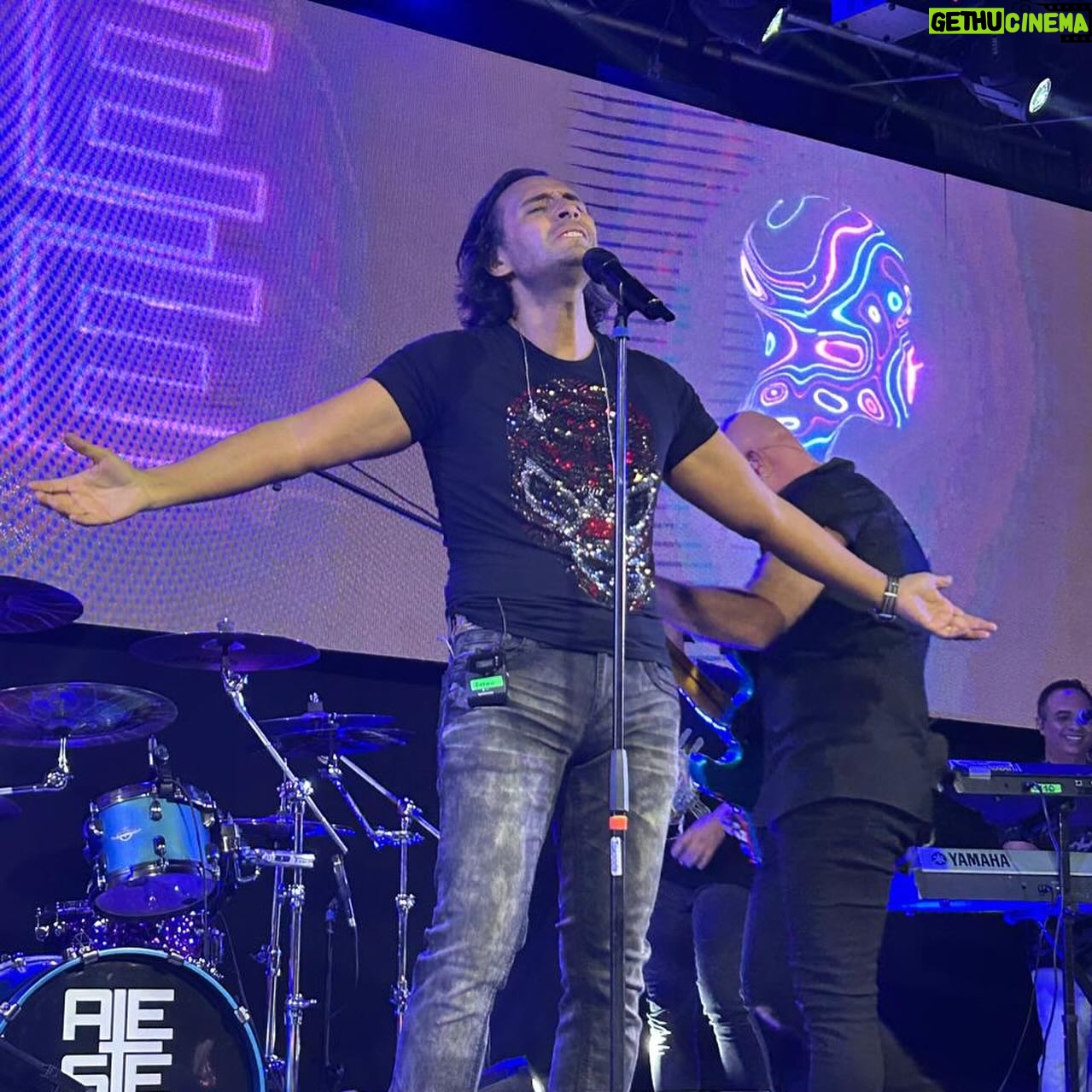 Macarena Tondreau Instagram - Algunas fotitos de anoche… @alfalonxo @alesteoficial @ricardo_aleste @sergioribachichi @barros.cc @jjuanpablo70 @litozereneoficial