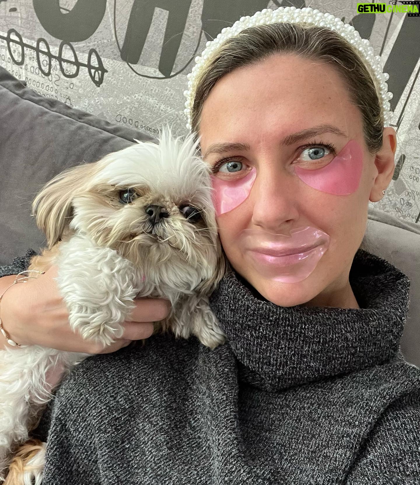 Macarena Tondreau Instagram - Día mamá e hija…..no puedo estar tanto tiempo tranquila y seria!!! Por suerte la Celeste me tiene paciencia y me sigue en todas 😍😂 Y a la #morita no hubo caso que le pusiéramos una mascarilla😂😂😂😂 #madreehija