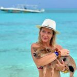Macarena Tondreau Instagram - Un resumen cortito del último viaje de los 6…. A partir del próximo ya seremos 7!!❤️❤️ Aunque Clemente igual nos acompañó en la pancita de la Vale todo el tiempo. Gracias familia por unos días tan hermosos. Los disfruté a mil! @alfalonxo @gianpierosampieri @martisampieri.t #celestealonsotondreau y @v___t___m Los quiero hasta el infinito! Ahora…a prepararse para ser papás, tías y ABUELOS!!!🎉🎉 Estaré subiendo videos hermosos para compartir con ustedes como siempre❤️