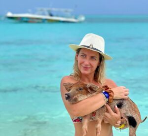 Macarena Tondreau Instagram - Un resumen cortito del último viaje de los 6…. A partir del próximo ya seremos 7!!❤️❤️ Aunque Clemente igual nos acompañó en la pancita de la Vale todo el tiempo. Gracias familia por unos días tan hermosos. Los disfruté a mil! @alfalonxo @gianpierosampieri @martisampieri.t #celestealonsotondreau y @v___t___m Los quiero hasta el infinito! Ahora…a prepararse para ser papás, tías y ABUELOS!!!🎉🎉
Estaré subiendo videos hermosos para compartir con ustedes como siempre❤️