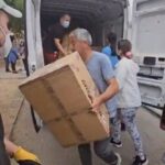 Macarena Tondreau Instagram - Gracias! Gracias! A Michelin Footwear @ufw.chile por siempre estar cuando se les ha necesitado!! Cada ayuda la hacen con tanta alegría y tanto amor…. Hoy los vecinos del Olivar recibieron 700 pares de zapatillas para poder seguir avanzando en la reconstrucción de su futuro. Gracias a la fundación @rondachile por no bajar los brazos. Vamos Chile que se puede! Queda mucho por hacer!