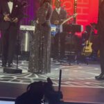 Macarena Tondreau Instagram - Quise resumir esta inolvidable noche para poder compartirla con ustedes. @laurapausini salió elegida La persona del año #personoftheyear2023 y muchísimos cantantes de gran trayectoria cantaron sus canciones. Por supuesto Laura también nos encantó con su simpatía y su voz. Cada vez que he tenido la suerte de escucharla en vivo, se me aprieta el corazón. El tener la oportunidad de estar ahí fue increíble. Gracias @alfalonxo por invitarme a compartirlo junto a ti. Sabes lo que amo la música ❤️ @bymaacaa @danielhillerg @iamdondani @mariola_fernandez 👗 @vestidosunique #sevilla #latingrammy2023 #musica