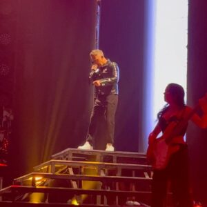 Macarena Tondreau Instagram - Una noche perfecta de @alejandrosanz y mi hermanita @tondreaupau 
Bailamos, cantamos, nos matamos de la risa, terminé dentro de un basurero (por suerte no quedó grabado porque no tenía batería y el celu de mi hermana estaba en el fondo de ese basurero😂😂) Más días para compartir contigo por favooor! Te quiero muchoooo ❤️❤️❤️❤️❤️❤️❤️