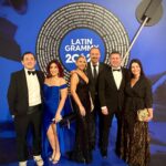 Macarena Tondreau Instagram - Quise resumir esta inolvidable noche para poder compartirla con ustedes. @laurapausini salió elegida La persona del año #personoftheyear2023 y muchísimos cantantes de gran trayectoria cantaron sus canciones. Por supuesto Laura también nos encantó con su simpatía y su voz. Cada vez que he tenido la suerte de escucharla en vivo, se me aprieta el corazón. El tener la oportunidad de estar ahí fue increíble. Gracias @alfalonxo por invitarme a compartirlo junto a ti. Sabes lo que amo la música ❤️ @bymaacaa @danielhillerg @iamdondani @mariola_fernandez 👗 @vestidosunique #sevilla #latingrammy2023 #musica