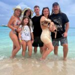 Macarena Tondreau Instagram - Un resumen cortito del último viaje de los 6…. A partir del próximo ya seremos 7!!❤️❤️ Aunque Clemente igual nos acompañó en la pancita de la Vale todo el tiempo. Gracias familia por unos días tan hermosos. Los disfruté a mil! @alfalonxo @gianpierosampieri @martisampieri.t #celestealonsotondreau y @v___t___m Los quiero hasta el infinito! Ahora…a prepararse para ser papás, tías y ABUELOS!!!🎉🎉 Estaré subiendo videos hermosos para compartir con ustedes como siempre❤️