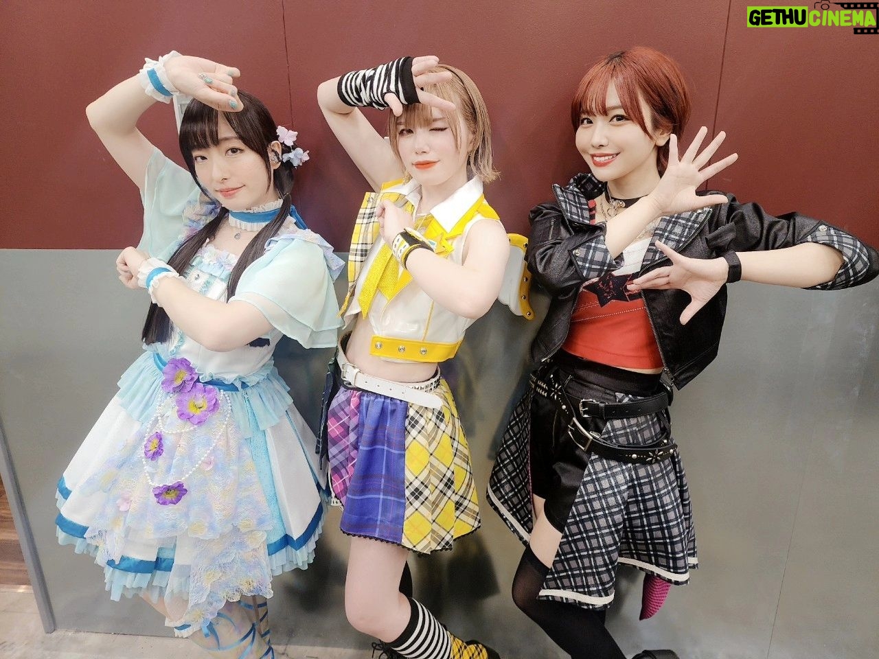 Machico - 8K Likes - C
Act-3のマリオネットの心につづき
この3人でMarionetteは眠らないを歌ったよー🎶
北上麗花役 @emi.hirayama.902 ぴらみ💙
ジュリア役 @aimin_official あいちゃん❤️
みんな声の響き全然違うくて歌ってて聴いててノリノリ!
ミラーボール先輩いつもありがとう🕺💃
#Machico #伊吹翼
#アイドルマスター #ミリオンライブ
#アイドルマスターミリオンライブ #idolmaster
#ml_10th_act4_day1