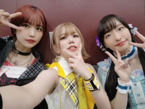 Machico Instagram - C
Act-3のマリオネットの心につづき
この３人でMarionetteは眠らないを歌ったよー🎶
北上麗花役 @emi.hirayama.902 ぴらみ💙
ジュリア役 @aimin_official あいちゃん❤️
みんな声の響き全然違うくて歌ってて聴いててノリノリ!
ミラーボール先輩いつもありがとう🕺💃
#Machico #伊吹翼
#アイドルマスター #ミリオンライブ
#アイドルマスターミリオンライブ #idolmaster 
#ml_10th_act4_day1