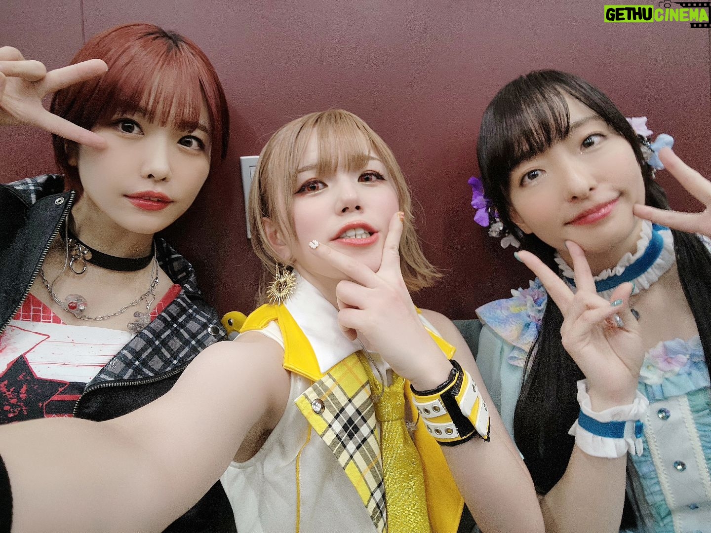 Machico - 8K Likes - C
Act-3のマリオネットの心につづき
この3人でMarionetteは眠らないを歌ったよー🎶
北上麗花役 @emi.hirayama.902 ぴらみ💙
ジュリア役 @aimin_official あいちゃん❤️
みんな声の響き全然違うくて歌ってて聴いててノリノリ!
ミラーボール先輩いつもありがとう🕺💃
#Machico #伊吹翼
#アイドルマスター #ミリオンライブ
#アイドルマスターミリオンライブ #idolmaster
#ml_10th_act4_day1